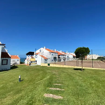 With Extraordinary View Of Atlantic サン・マルティーニョ・ド・ポルト