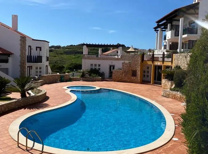 With Extraordinary View Of Atlantic サン・マルティーニョ・ド・ポルト