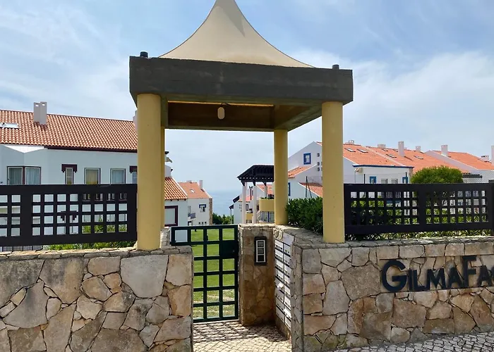 With Extraordinary View Of Atlantic サン・マルティーニョ・ド・ポルト