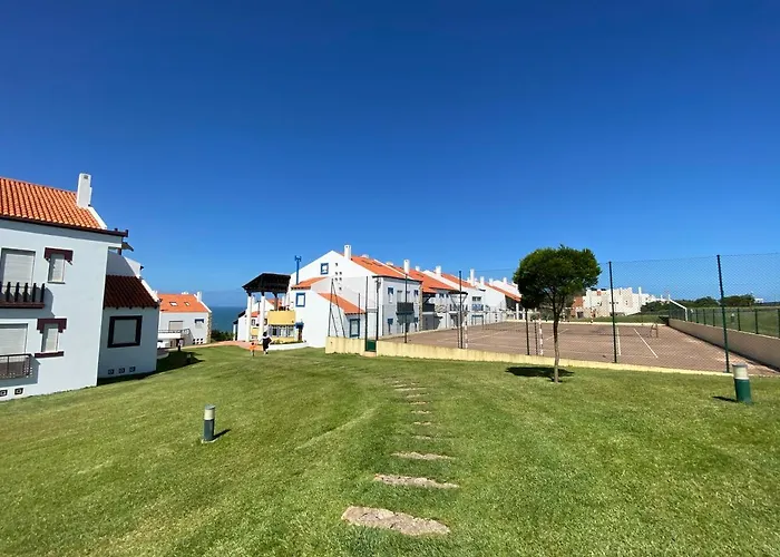 With Extraordinary View Of Atlantic サン・マルティーニョ・ド・ポルト
